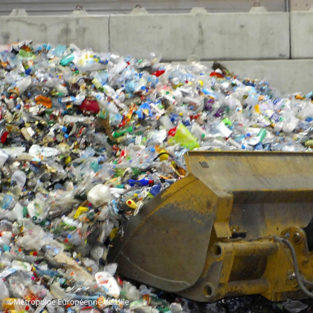 Visite du centre de tri des déchets à Loos